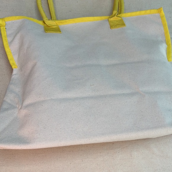14x18.5x6.5” brandnew canvas bag, double tubular handle.Removable bottom insert. - Picture 4 of 4